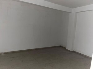 Room in 2.5 BHK Apartment at Smart World Orchard, Sector 61 – for Rent