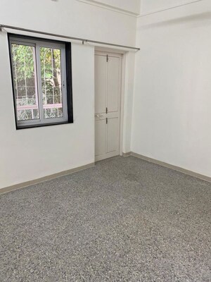 Room in 2.5 BHK Apartment at Shri Senapati Bapat CHS, Senapati Bapat Road – for Rent