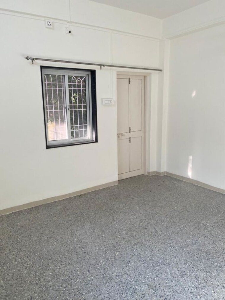 Room, shri-senapati-bapat-chs 2.5 Bedroom 15000 Sq.Ft. Apartment In Senapati Bapat Road Pune 10628940