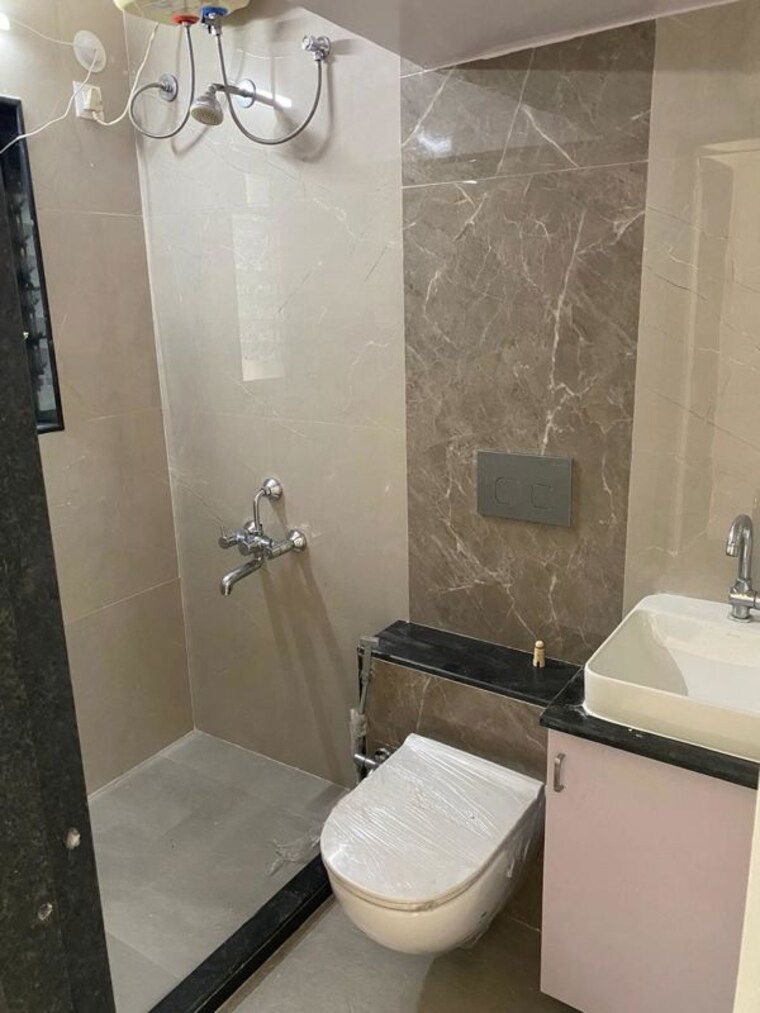 Bathroom, shri-senapati-bapat-chs 2.5 Bedroom 15000 Sq.Ft. Apartment In Senapati Bapat Road Pune 10628940