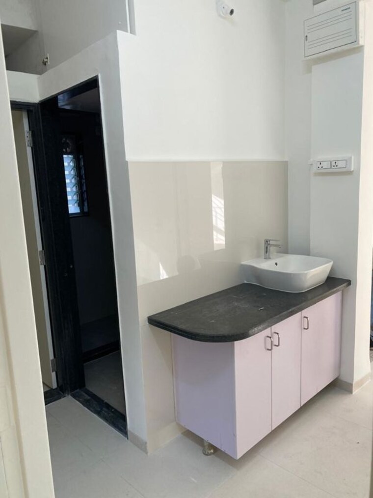 Kitchen, shri-senapati-bapat-chs 2.5 Bedroom 15000 Sq.Ft. Apartment In Senapati Bapat Road Pune 10628940