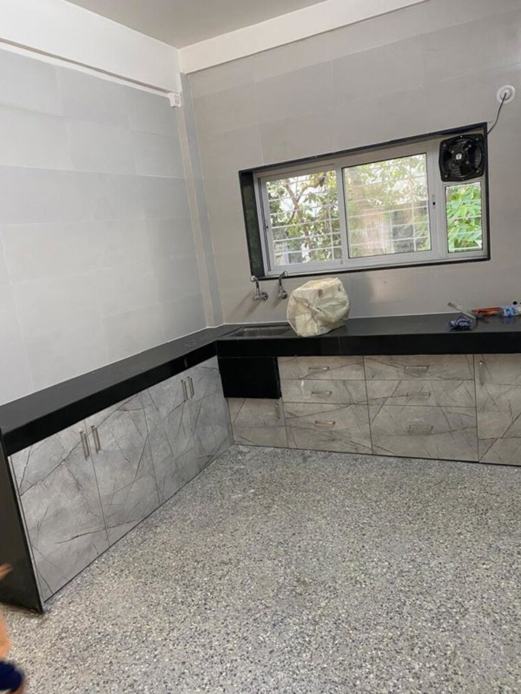 Kitchen, shri-senapati-bapat-chs 2.5 Bedroom 15000 Sq.Ft. Apartment In Senapati Bapat Road Pune 10628940