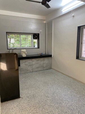 Room in 2.5 BHK Apartment at Shri Senapati Bapat CHS, Senapati Bapat Road – for Rent