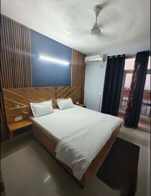 Bedroom in 3 BHK Apartment at Omaxe R2, Gomti Nagar – for Rent