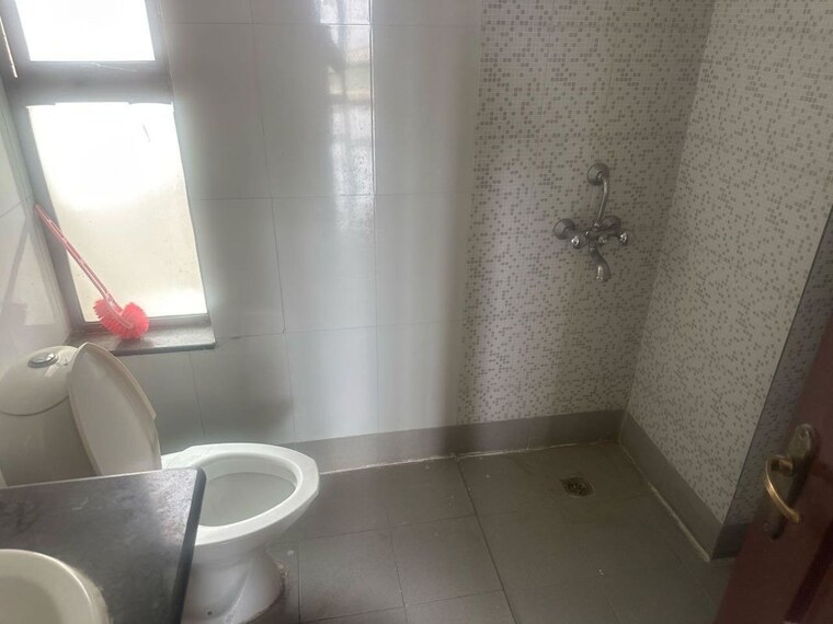 Bathroom, sector 21 3 Bedroom 1550 Sq.Ft. Builder Floor In Sector 21 Gurgaon 10628961