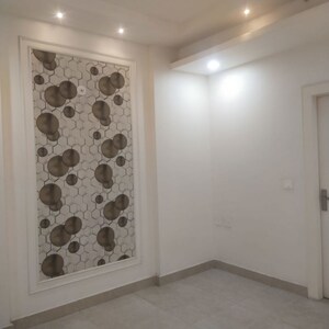 Room in 3.5 BHK Apartment at Patel Neotown, Tech Zone 4 Greater Noida – for Rent