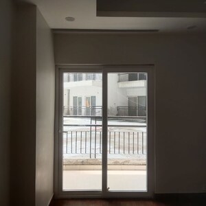 Room in 3.5 BHK Apartment at Patel Neotown, Tech Zone 4 Greater Noida – for Rent