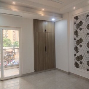 Room in 3.5 BHK Apartment at Patel Neotown, Tech Zone 4 Greater Noida – for Rent