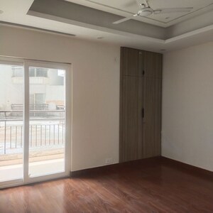 Room in 3.5 BHK Apartment at Patel Neotown, Tech Zone 4 Greater Noida – for Rent