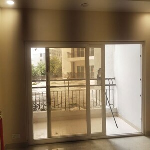 Room in 3.5 BHK Apartment at Patel Neotown, Tech Zone 4 Greater Noida – for Rent