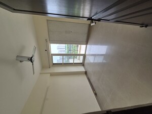 Room in 2.5 BHK Apartment at Sethi Max Royale, Sector 76 – for Rent