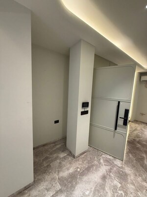 Room in 4 BHK Builder Floor at Sector 56 – for Rent
