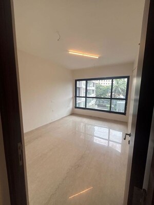 Room in 4 BHK Apartment at Kalpataru Magnus, Bandra East – for Sale