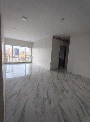 Room in 3 BHK Apartment at Kalpataru Magnus, Bandra East – for Rent