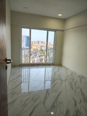 Room in 3 BHK Apartment at Kalpataru Magnus, Bandra East – for Rent