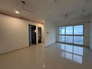 Room in 3 BHK Apartment at Kalpataru Magnus, Bandra East – for Rent
