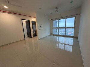 Room in 3 BHK Apartment at Kalpataru Magnus, Bandra East – for Rent