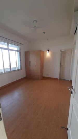 Room in 2 BHK Apartment at Jaypee Moon Court, Jaypee Greens – for Sale