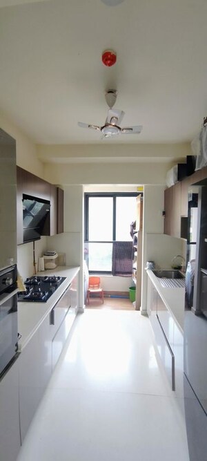 Team Area in 2 BHK Apartment at Kalpataru Magnus, Bandra East – for Sale