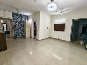 Room in 2 BHK Apartment at Unitech Uniworld Gardens, Sector 47 – for Rent