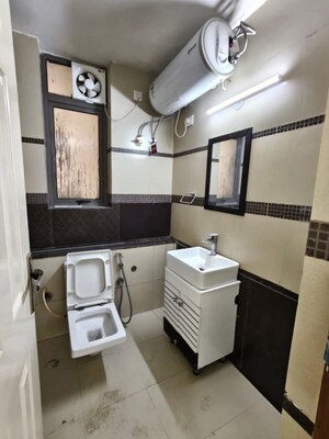 Team Area in 2 BHK Apartment at Unitech Uniworld Gardens, Sector 47 – for Rent