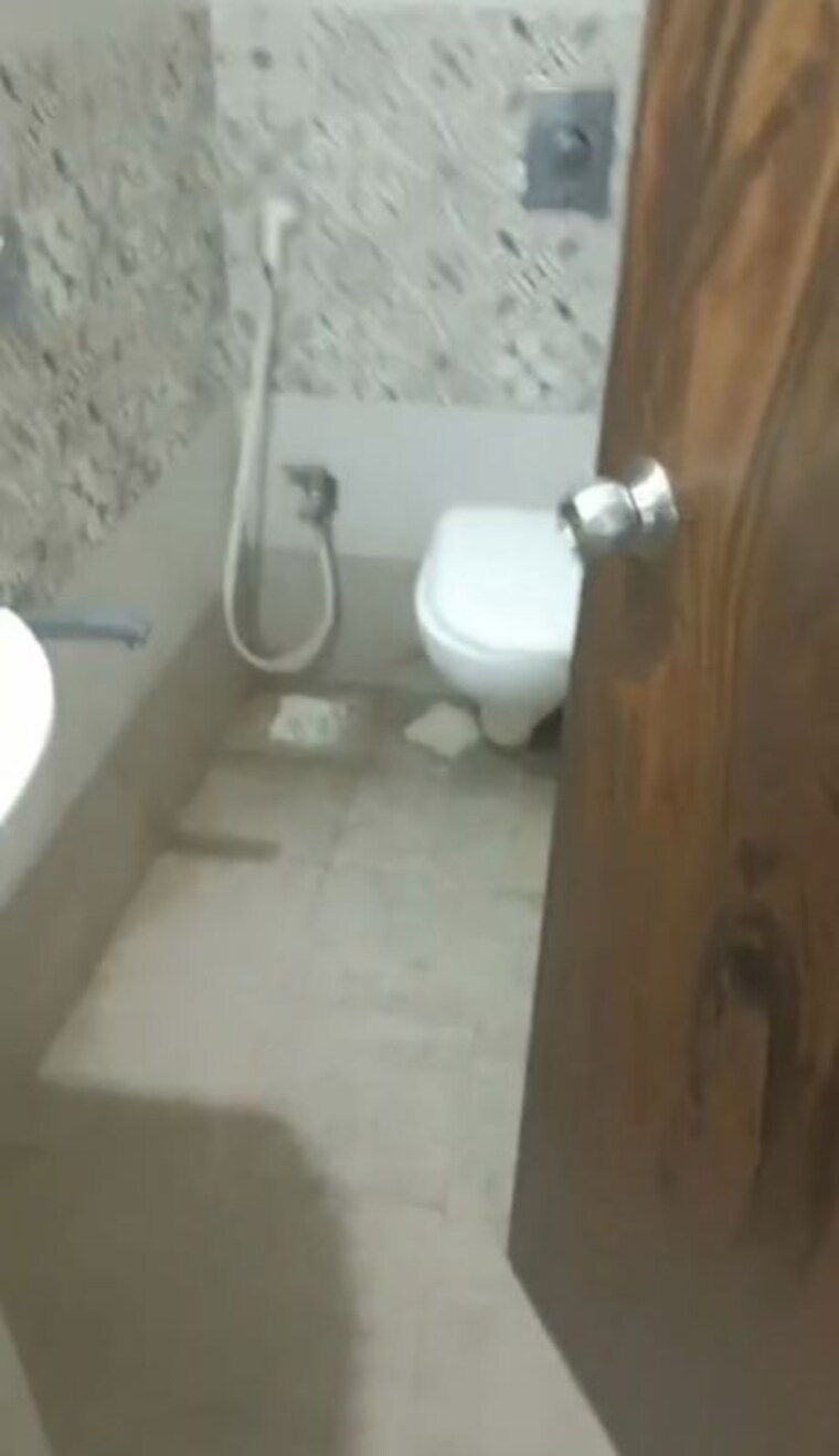 Bathroom, bindra-complex 3 Bedroom 1450 Sq.Ft. Apartment In Andheri East Mumbai 10629128