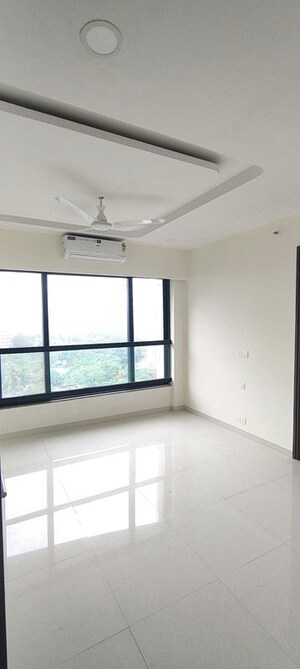 Room in 3 BHK Apartment at Kalpataru Magnus, Bandra East – for Sale