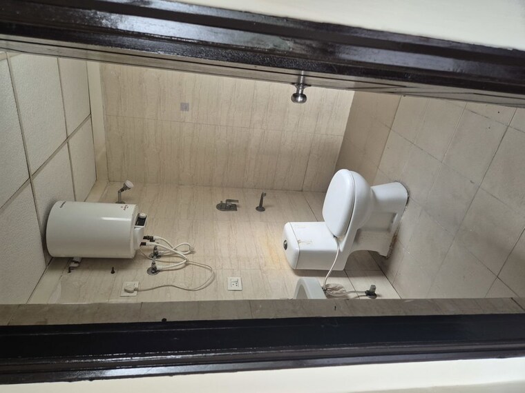 Bathroom, sethi-max-royale 2 Bedroom 940 Sq.Ft. Apartment In Sector 76 Noida 10629136