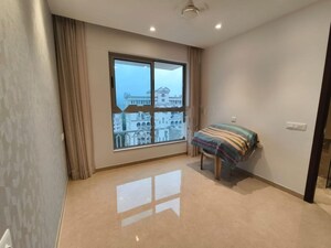 Room in 3 BHK Apartment at Hiranandani Highland, Powai – for Rent