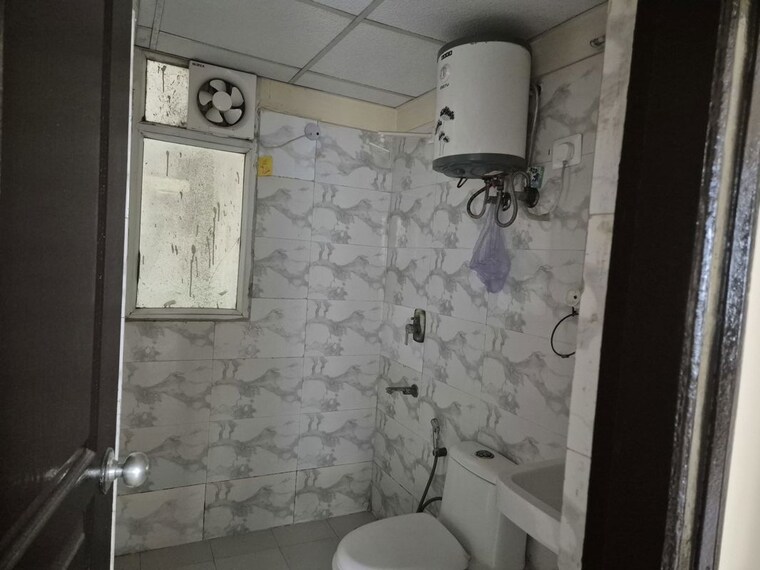 Bathroom, sethi-max-royale 2 Bedroom 940 Sq.Ft. Apartment In Sector 76 Noida 10629167
