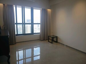 Room in 5 BHK Apartment at Kalpataru Magnus, Bandra East – for Sale