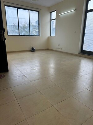 Room in 3.5 BHK Apartment at Sector 2 Dwarka – for Rent