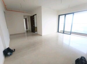 Room in 4 BHK Apartment at Kalpataru Magnus, Bandra East – for Sale