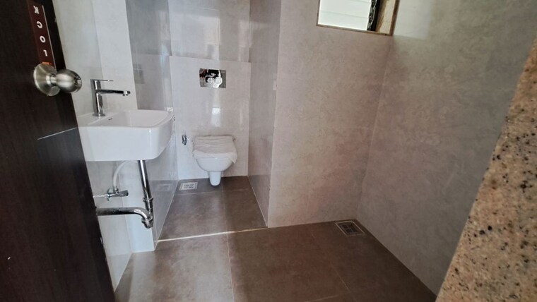 Bathroom, gala-one-panchpakhadi 2 Bedroom 650 Sq.Ft. Apartment In Thane West Thane 10629228