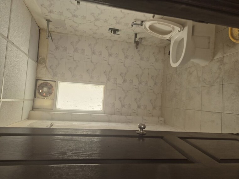 Bathroom, sethi-max-royale 3 Bedroom 1295 Sq.Ft. Apartment In Sector 76 Noida 10629227