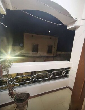 Furnished Amenities in 2 BHK Apartment at Husainganj – for Rent