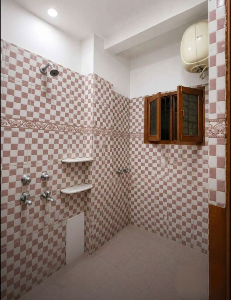 Bathroom, husainganj 2 Bedroom 1200 Sq.Ft. Apartment In Husainganj Lucknow 10629233