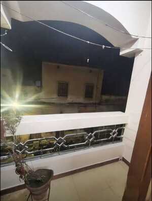 Furnished Amenities in 2 BHK Apartment at Husainganj – for Rent