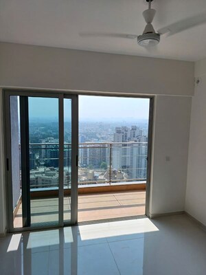 Room in 3.5 BHK Apartment at Amanora Ascent Towers, Hadapsar – for Sale