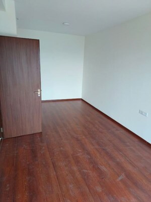 Room in 3.5 BHK Apartment at Amanora Ascent Towers, Hadapsar – for Sale