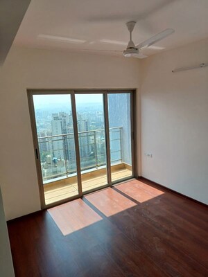 Room in 3.5 BHK Apartment at Amanora Ascent Towers, Hadapsar – for Sale