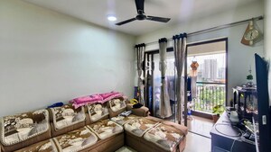 2 BHK Apartment For Rent in Kalpataru Paramount, Kapur Bawdi
