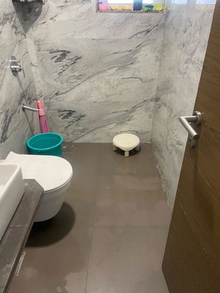 Bathroom, satra-one 2 Bedroom 650 Sq.Ft. Apartment In Goregaon West Mumbai 10629284