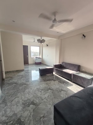 Team Area in 1 BHK Builder Floor at Paryavaran Complex – for Rent