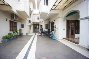 Parking in 4 BHK Independent House at Motera – for Sale