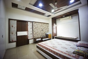 Bedroom in 4 BHK Independent House at Motera – for Sale