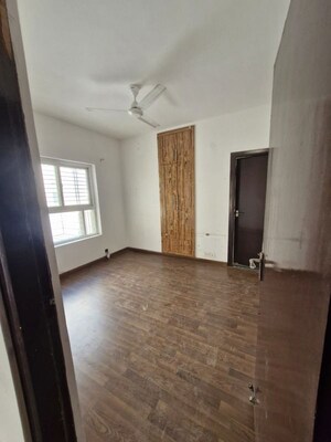 Room in 3 BHK Builder Floor at BPTP Park Elite Floors, Sector 85 – for Rent