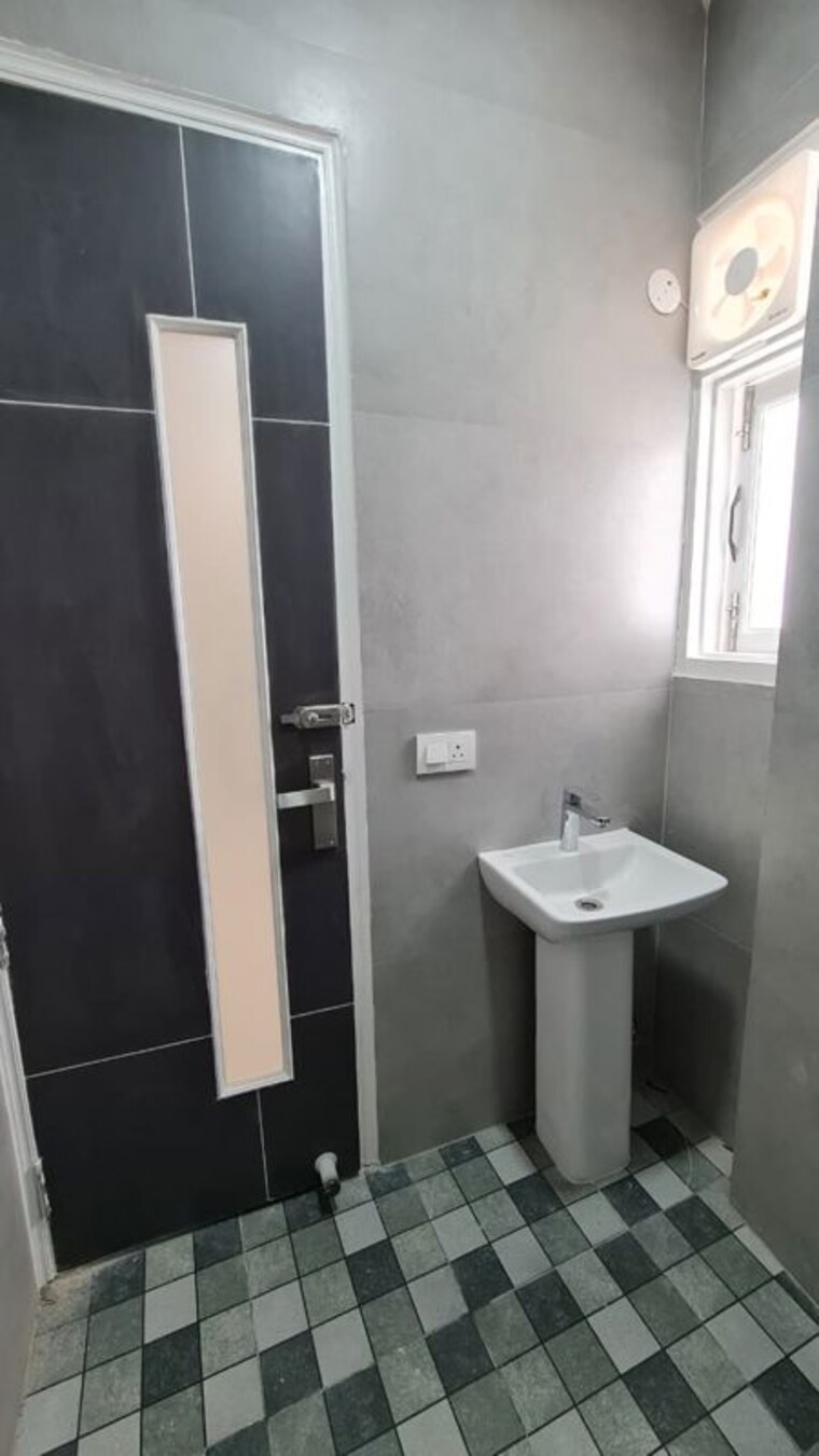 Bathroom, mehrauli 1 Bedroom 500 Sq.Ft. Apartment In Mehrauli Delhi 10629345
