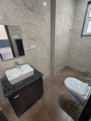 Bathroom in 1 BHK Builder Floor at Sector 43 – for Rent