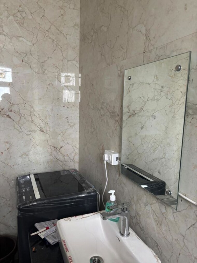 Bathroom, sector 43 1 Bedroom 600 Sq.Ft. Builder Floor In Sector 43 Gurgaon 10629340